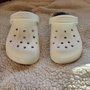 Brand NEW Without Tags Womans White Slip On Fleece Insulated Crocs Size 6